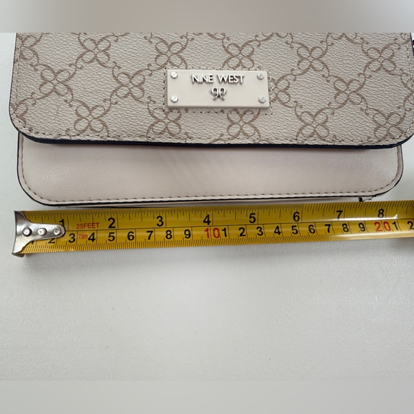 NWT Nine West Shonda Signature Wallet-On-A-String Sling Wallet Crossbody Bag - Picture 8 of 13